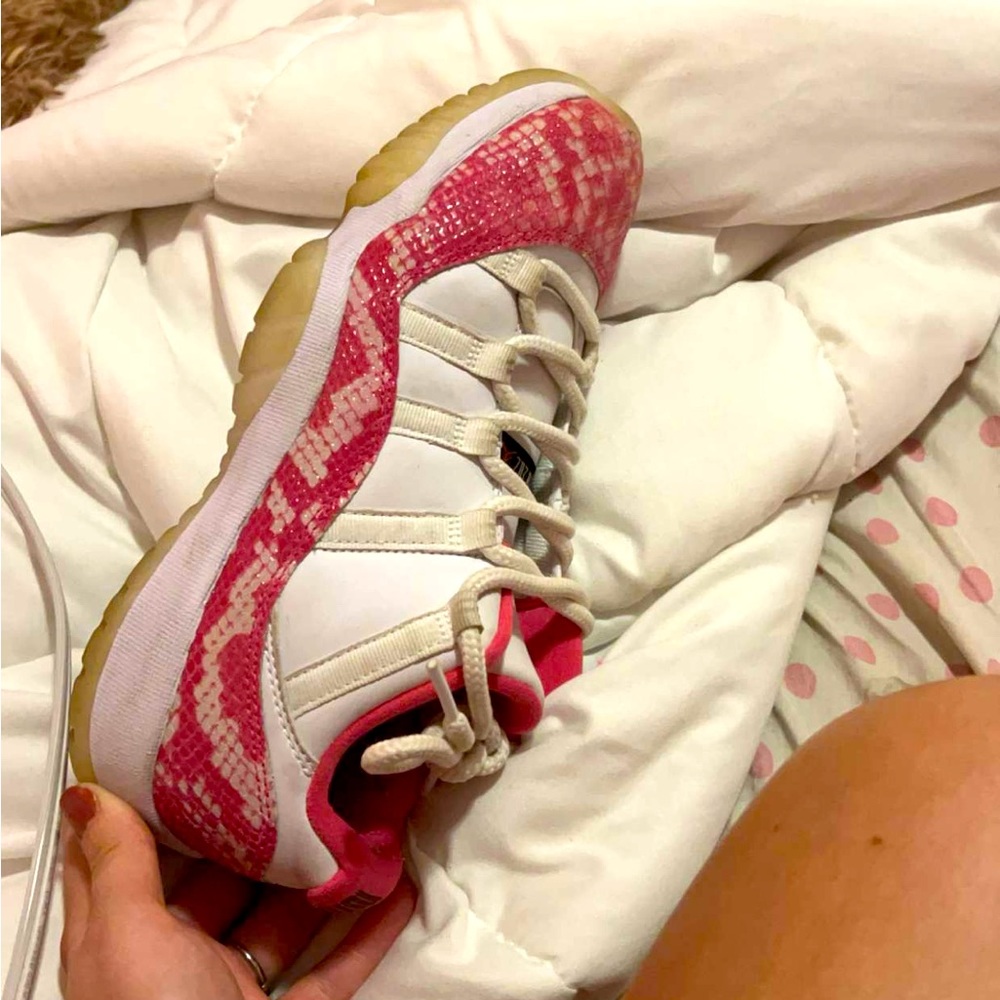 jordan low retro 11’s size 8!!
